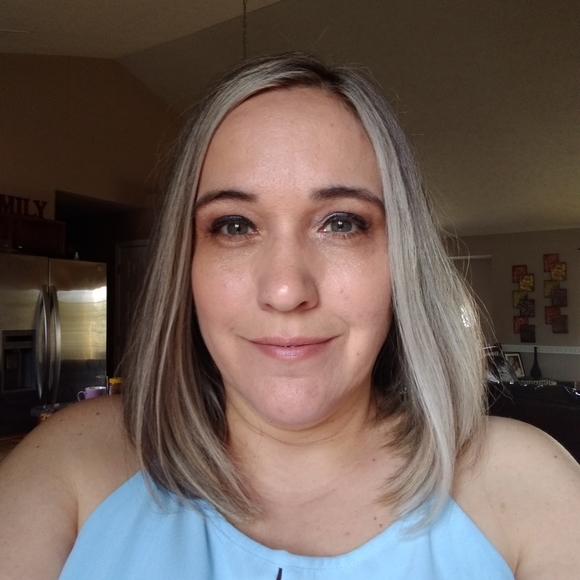 Meet your Posher, Karri - Picture 2 of 2